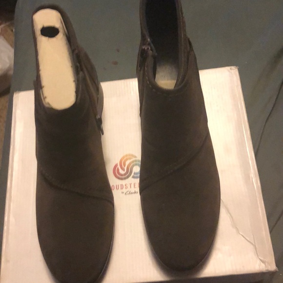 Shoes - Picture 2 of 5